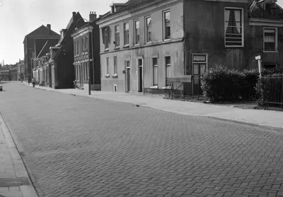 Gezicht in de Abstederdijk te Utrecht met de huizen nrs. 190-lager.