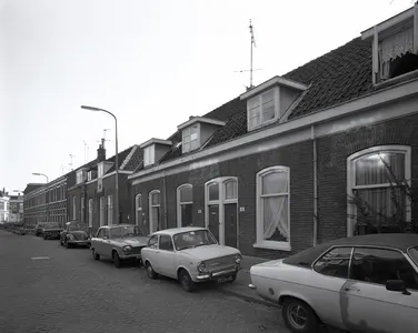 Gezicht in de Abstederdijk te Utrecht met de huizen nrs. 181-hoger, uit het westzuidwesten.
