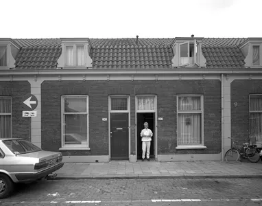 Gezicht op de voorgevels van de huizen Abstederdijk 243-245 te Utrecht.