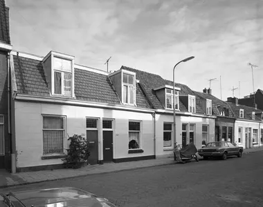 Gezicht op de voorgevels van de huizen Abstederdijk 158-168 te Utrecht, uit het zuidwesten.