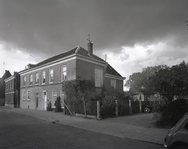 Gezicht in de Abstederdijk te Utrecht met de huizen nrs. 182-190 (rechts), uit het zuidoosten.