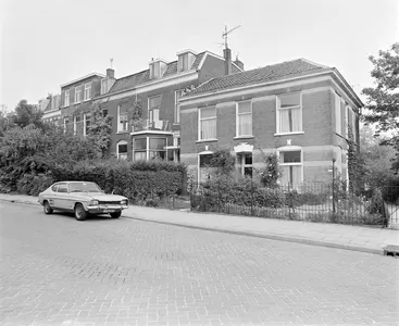 Gezicht op de voorgevels van de huizen Abstederdijk 212-lager te Utrecht, uit het zuidoosten.